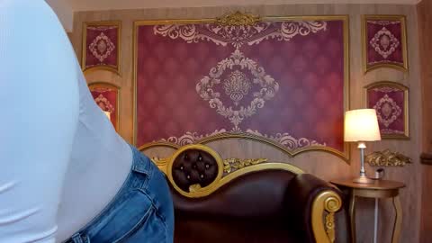 Snapshot of helenstanfordd chatting on 12/13/25, 07:40 Helen or Hells online show from 12/13/25, 07:40