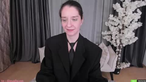 Helen online show from 03/12/25, 12:15
