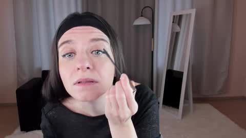 Helen online show from 09/13/25, 02:33