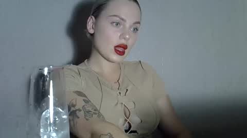 helga_now online show from 10/04/25, 08:07