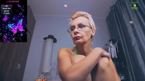 Helga online show from 10/18/25, 02:40