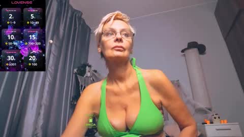 Helga online show from 10/27/25, 10:52