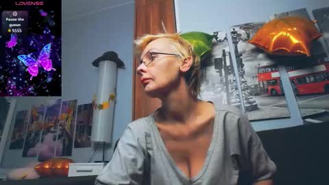 Helga online show from 11/20/25, 10:48