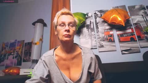 Helga online show from 11/22/25, 11:42