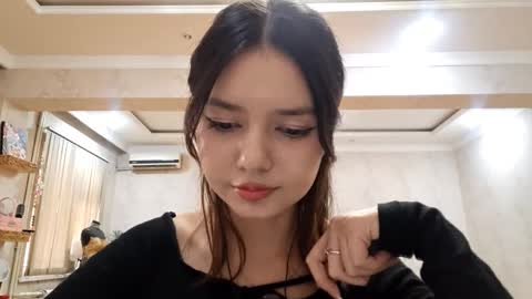 Snapshot of helgakraszewski chatting on 10/31/25, 10:27 Alice online show from 10/31/25, 10:27