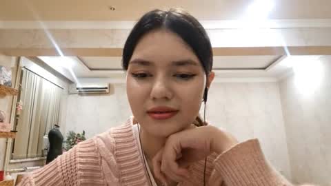 Snapshot of helgakraszewski chatting on 11/15/25, 03:52 Alice online show from 11/15/25, 03:52