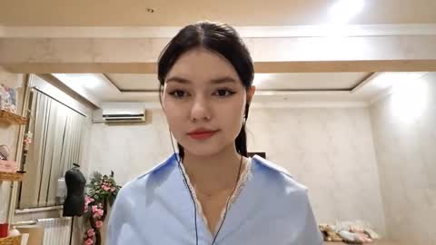 Snapshot of helgakraszewski chatting on 11/19/25, 05:02 Alice online show from 11/19/25, 05:02