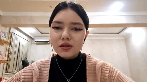 Snapshot of helgakraszewski chatting on 11/22/25, 03:55 Alice online show from 11/22/25, 03:55