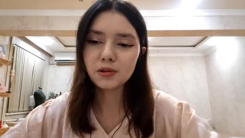 Snapshot of helgakraszewski chatting on 11/29/25, 03:48 Alice online show from 11/29/25, 03:48