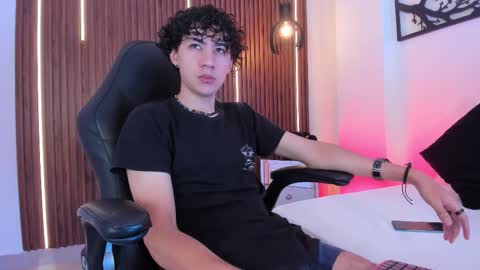 Snapshot of helios_obscuro chatting on 10/13/25, 12:49 helios_obscuro online show from 10/13/25, 12:49