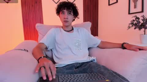 Snapshot of helios_obscuro chatting on 11/01/25, 02:57 helios_obscuro online show from 11/01/25, 02:57