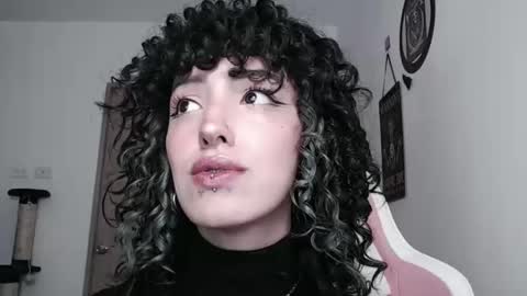 Snapshot of hell_666_xxx chatting on 01/04/25, 08:27 cher online show from 01/04/25, 08:27