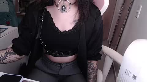 Snapshot of hell_666_xxx chatting on 01/18/25, 10:17 cher online show from 01/18/25, 10:17