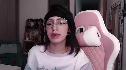 Snapshot of hell_666_xxx chatting on 01/19/25, 04:22 cher online show from 01/19/25, 04:22