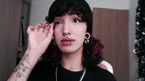 Snapshot of hell_666_xxx chatting on 03/04/25, 12:18 cher online show from 03/04/25, 12:18