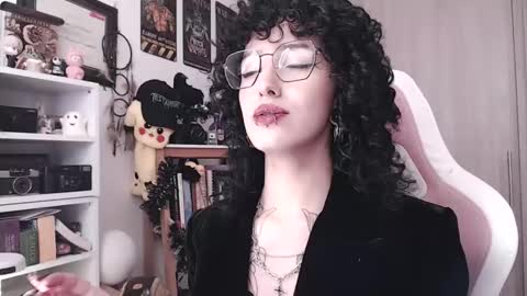 Snapshot of hell_666_xxx chatting on 10/01/25, 09:10 cher online show from 10/01/25, 09:10