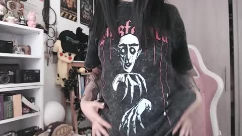 Snapshot of hell_666_xxx chatting on 10/05/25, 12:42 cher online show from 10/05/25, 12:42