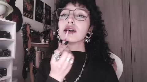 Snapshot of hell_666_xxx chatting on 10/15/25, 01:50 cher online show from 10/15/25, 01:50