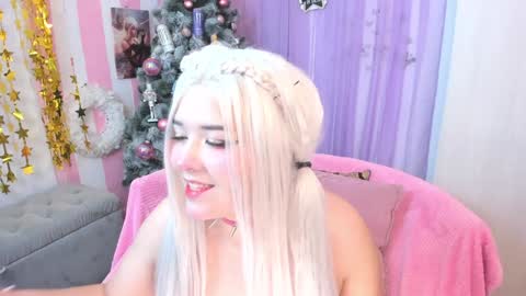 Snapshot of hell_fairy chatting on 12/17/24, 03:06 Laura online show from 12/17/24, 03:06
