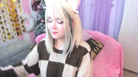 Snapshot of hell_fairy chatting on 01/06/25, 12:59 Laura online show from 01/06/25, 12:59
