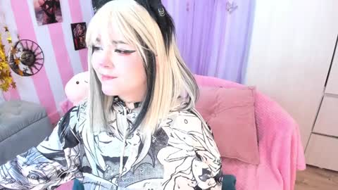 Snapshot of hell_fairy chatting on 01/21/25, 03:37 Laura online show from 01/21/25, 03:37
