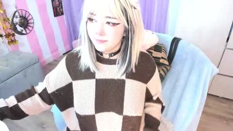 Snapshot of hell_fairy chatting on 02/14/25, 12:09 Laura online show from 02/14/25, 12:09