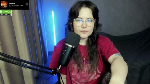 Red online show from 10/17/25, 07:27