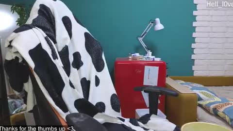 Snapshot of hell_l0ve chatting on 10/31/25, 02:12 Anastasiia online show from 10/31/25, 02:12