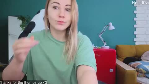 Snapshot of hell_l0ve chatting on 11/06/25, 05:08 Anastasiia online show from 11/06/25, 05:08