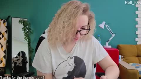 Snapshot of hell_l0ve chatting on 11/15/25, 05:05 Anastasiia online show from 11/15/25, 05:05