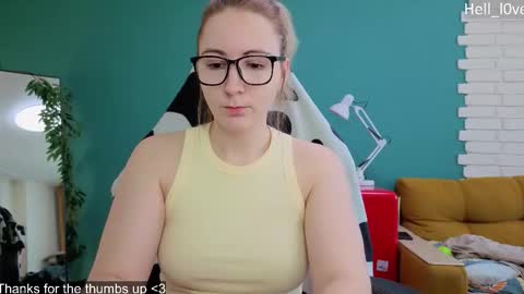 Snapshot of hell_l0ve chatting on 11/17/25, 05:02 Anastasiia online show from 11/17/25, 05:02