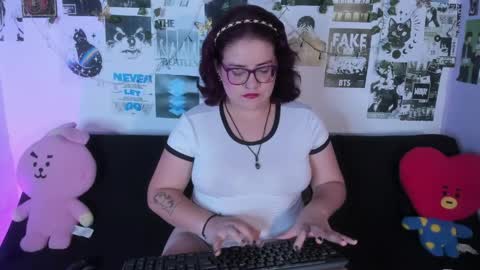 hellen online show from 05/19/26, 03:57