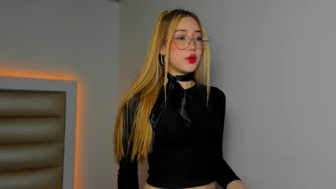 hellen__smith_ online show from 01/17/26, 07:28