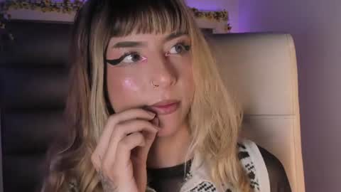 hellen__smith_ online show from 07/28/26, 08:23