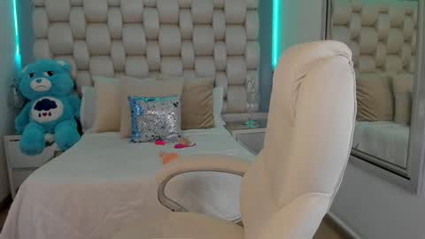 hellen_amazing online show from 12/13/24, 06:53
