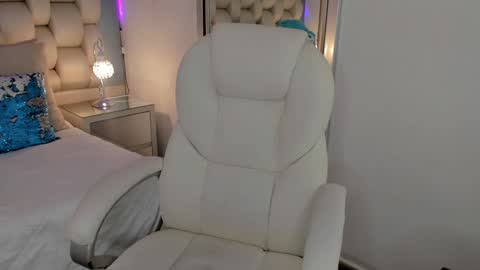 hellen_amazing online show from 12/21/24, 10:51