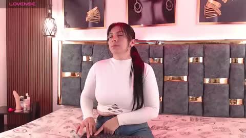 Snapshot of hellen_mark chatting on 05/20/26, 11:05 Hellen. online show from 05/20/26, 11:05