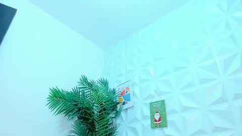 hellen     online show from 12/28/24, 11:05