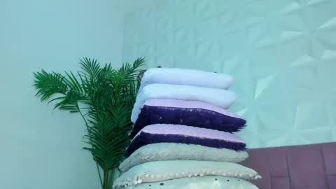 hellen     online show from 11/12/25, 07:24