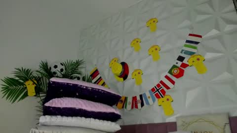 hellen     online show from 07/20/26, 02:41