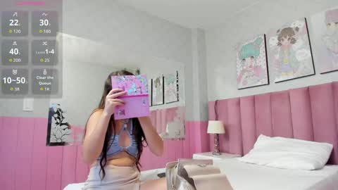 Snapshot of hellencute18_ chatting on 04/22/26, 11:12 online show from 04/22/26, 11:12