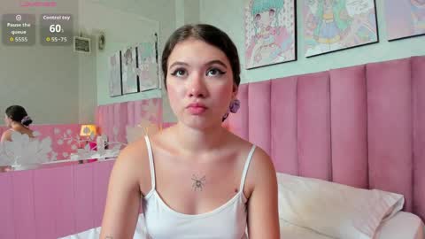 Snapshot of hellencute18_ chatting on 05/22/26, 03:06 online show from 05/22/26, 03:06