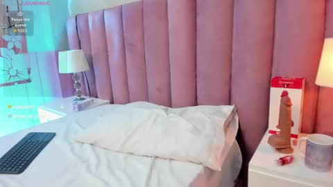 Snapshot of hellencute18_ chatting on 05/28/26, 11:24 online show from 05/28/26, 11:24