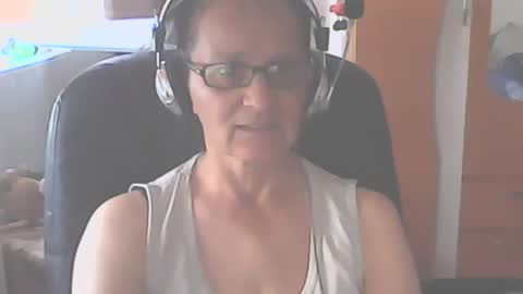 Snapshot of hellenmarie chatting on 09/14/25, 10:25 hellenmarie online show from 09/14/25, 10:25