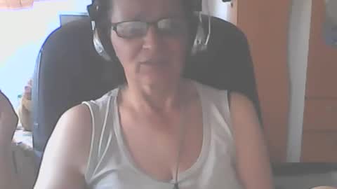 hellenmarie online show from 09/20/25, 09:54