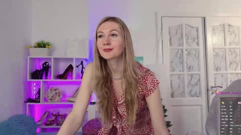Alisia  Monday to Friday from 10 am to 4 pm GMT 2 online show from 12/18/24, 08:31