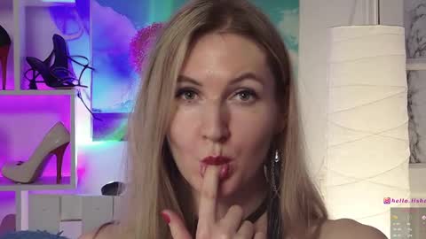 Alisia  Monday to Friday from 10 am to 4 pm GMT 2 online show from 01/10/25, 11:22