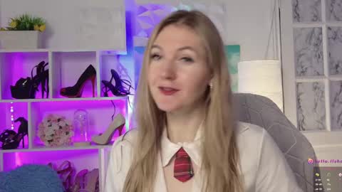 Alisia  Monday to Friday from 10 am to 4 pm GMT 2 online show from 01/16/25, 08:11