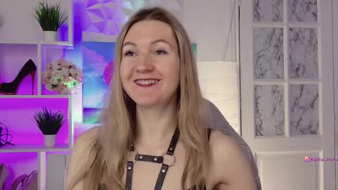 Alisia  Monday to Friday from 10 am to 4 pm GMT 2 online show from 01/28/25, 08:04