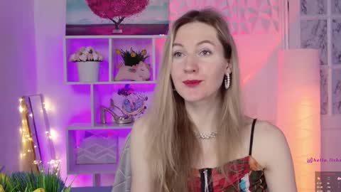Alisia  Monday to Friday from 10 am to 4 pm GMT 2 online show from 02/19/25, 08:55